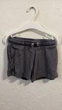 Short gris 3/4 ans