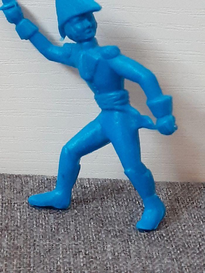 Figurine / soldat plastique bleu La roche aux fées - photo numéro 4