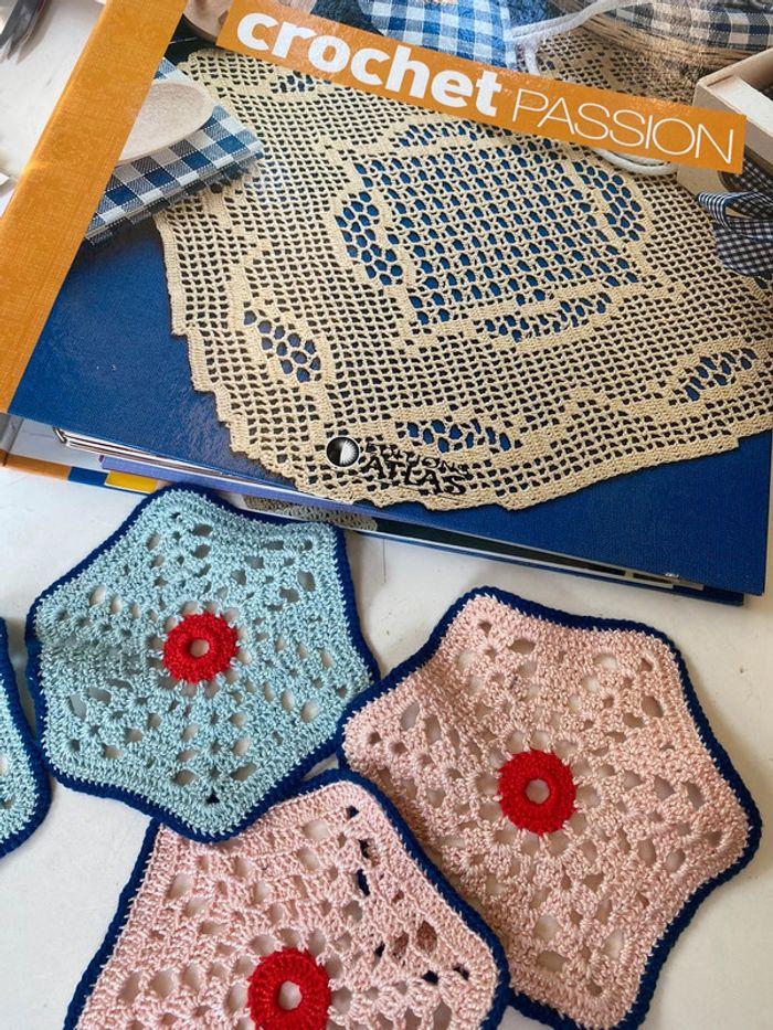 Lot classeur crochet passion avec napperons - photo numéro 10