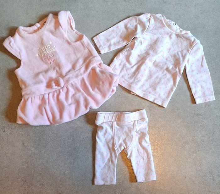 Différents lot de vêtements bébé taille 0 et 1 mois - photo numéro 8