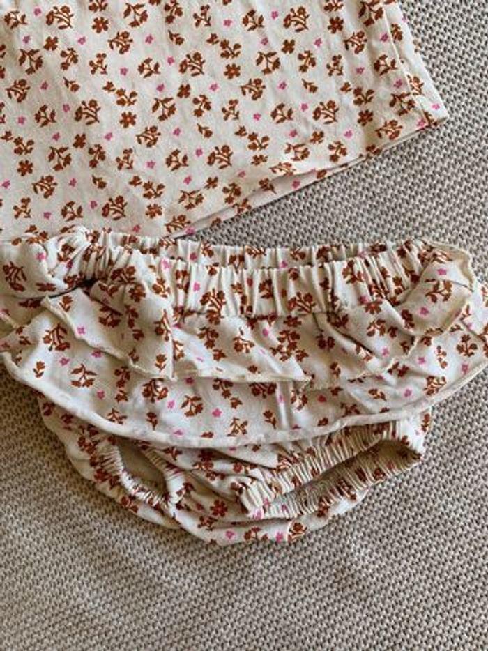 Ensemble été fleuri T-shirt et bloomer HEMA 1 mois - photo numéro 3