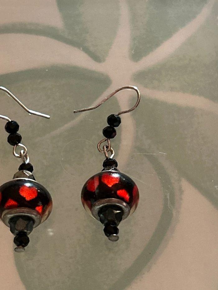 belles boucles d’oreilles pendantes noir et rouge sans nickel, jamais porté, Vintage - photo numéro 3