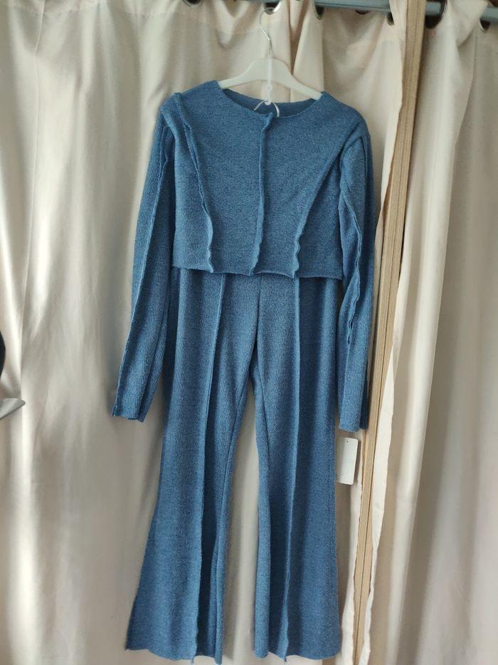 Ensemble pantalon bleu et haut court - photo numéro 2