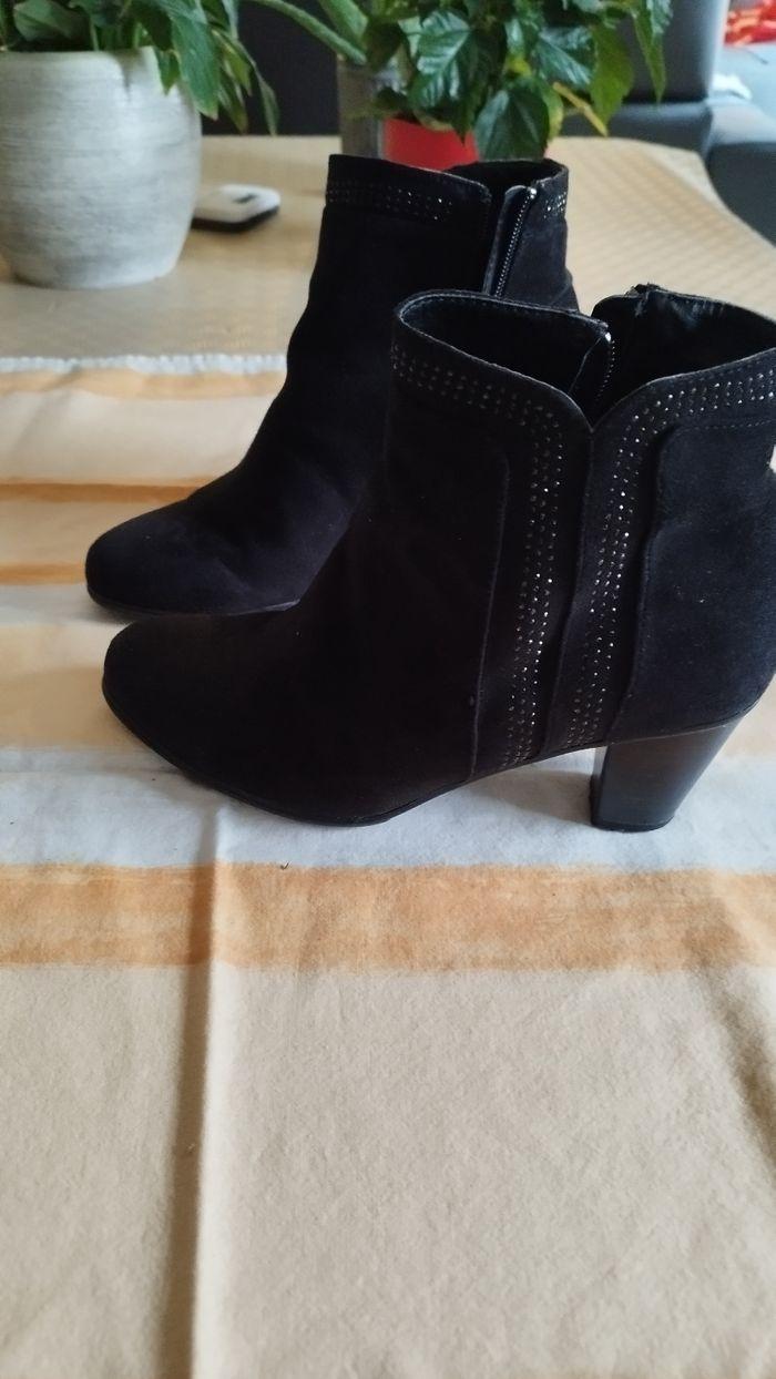 Bottines noires en daim - photo numéro 1