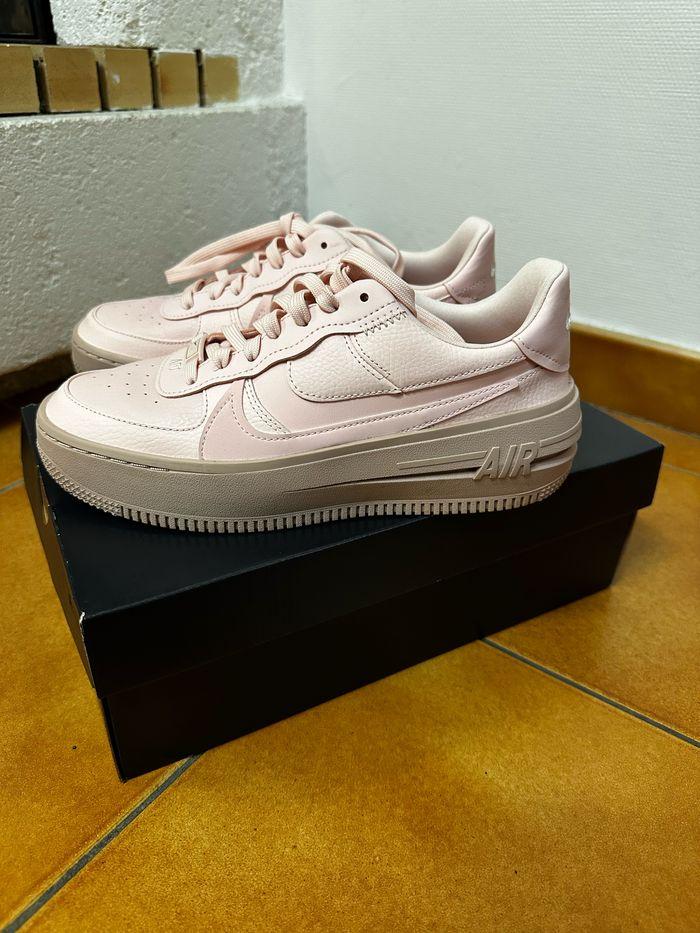 Baskets Nike Air Force 1 plateform rose - photo numéro 2