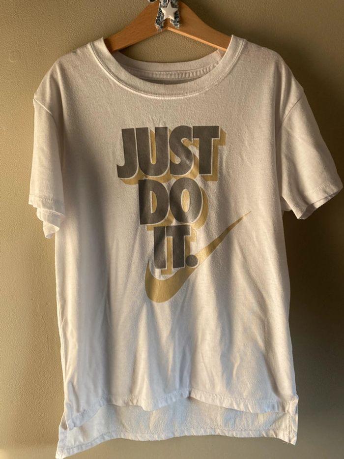 Tee-shirt Nike 10/12 ans - photo numéro 1