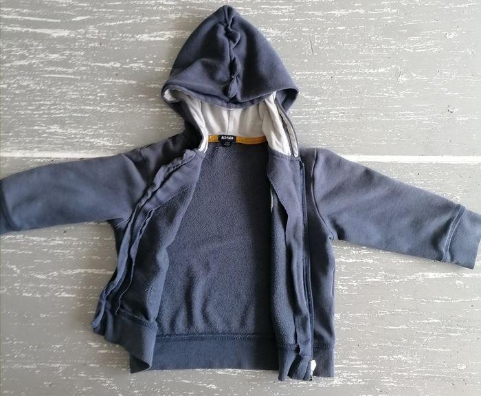 Gilet zippé à capuche Kiabi 24 mois en très bon état - photo numéro 2