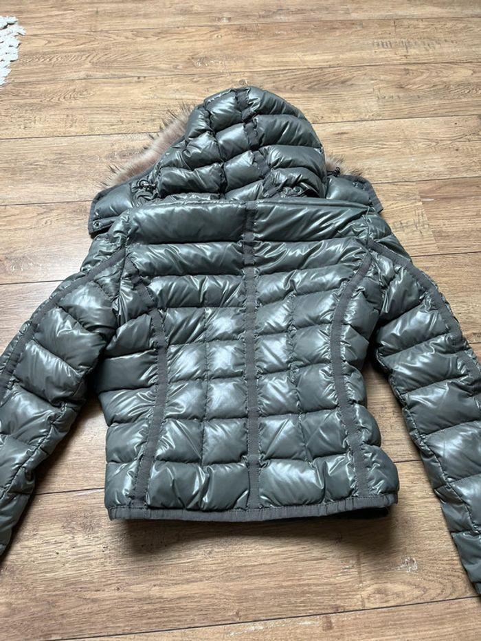 Doudoune à capuche Moncler en duvet gris taille XS cintrée chaude - photo numéro 4