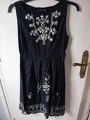 Jolie robe noire 40