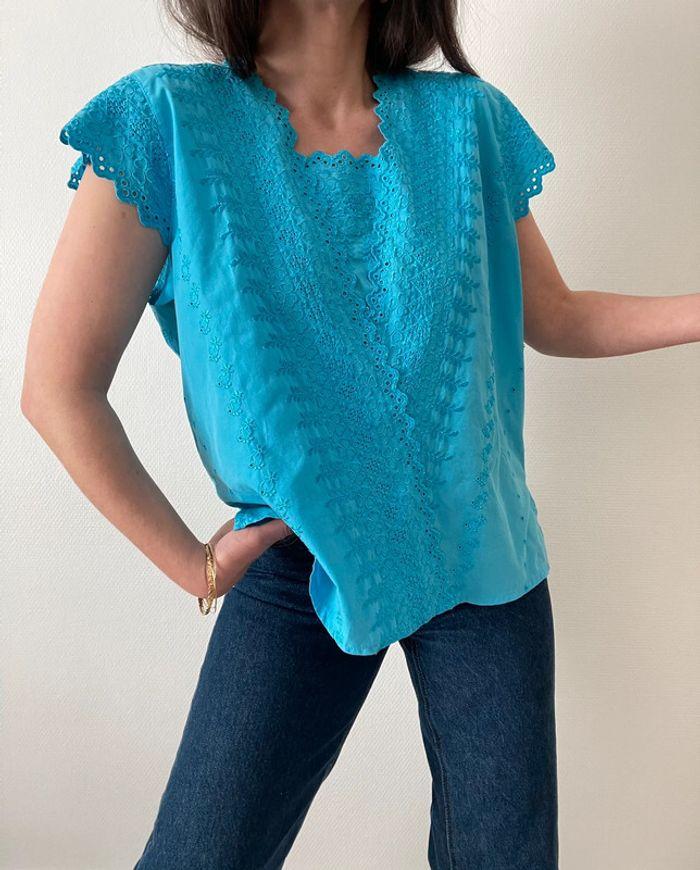 Top bleu à broderie anglaise - photo numéro 6