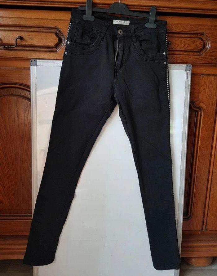 Pantalon 3/4 noir T.38 - photo numéro 1