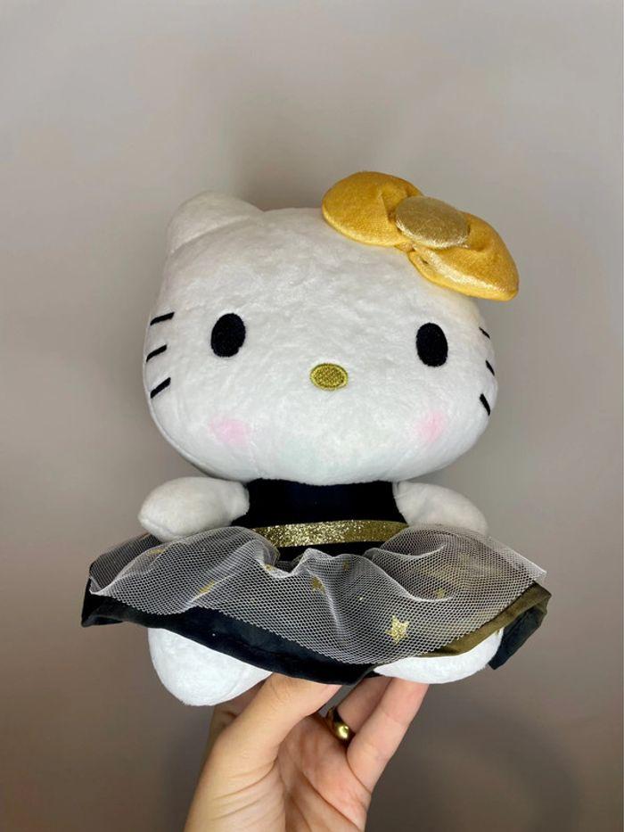 Peluche Hello Kitty en robe étoilée et pailletée 👗 💫 - photo numéro 5