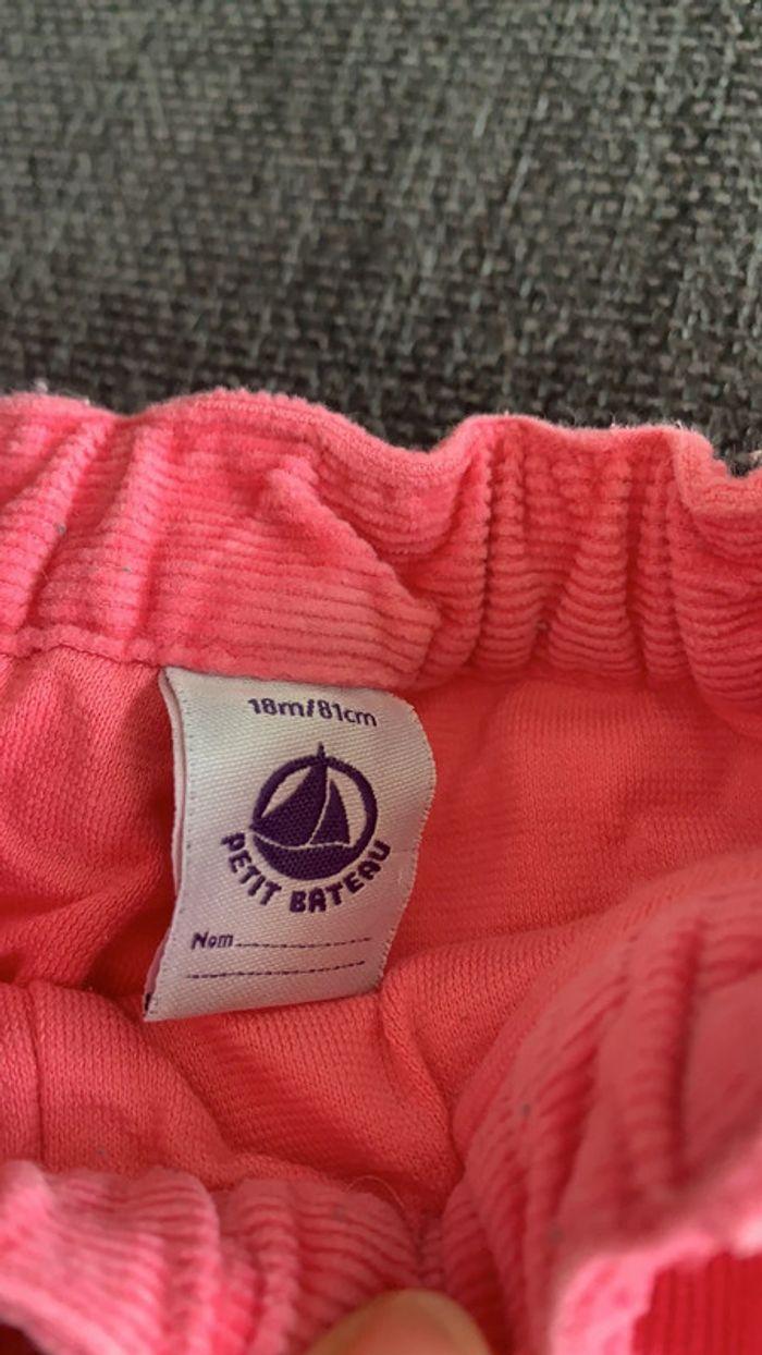 Pantalon rose fushia en velours côtelé, petit bateau, 18 mois en très bon état - photo numéro 3