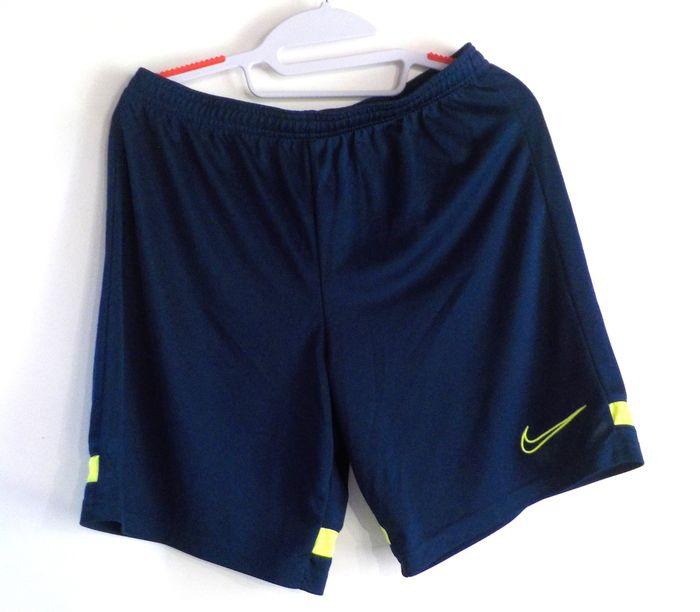 SHORT NIKE BLEU LISERE JAUNE FLUO TAILLE M - photo numéro 1