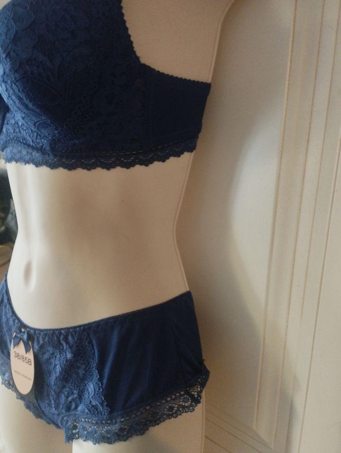 Ensemble lingerie neuf bleu marine avec shorty. 80/85B 38 - photo numéro 5