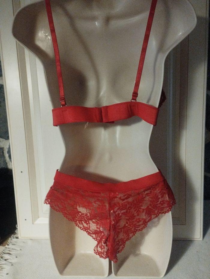 Ensemble de lingerie neuf triangle avec mousses amovibles et sans armatures. taille M pour le bas et haut - photo numéro 4