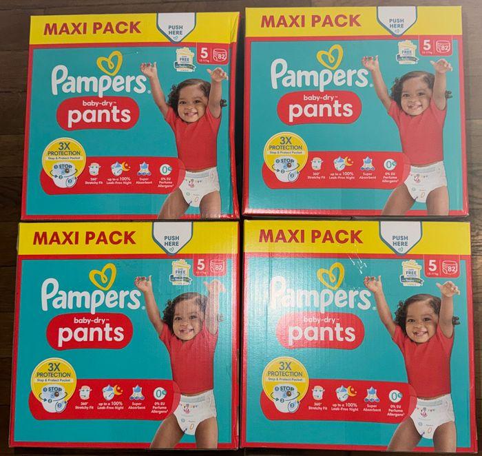 4 paquets de couches Pampers taille 5