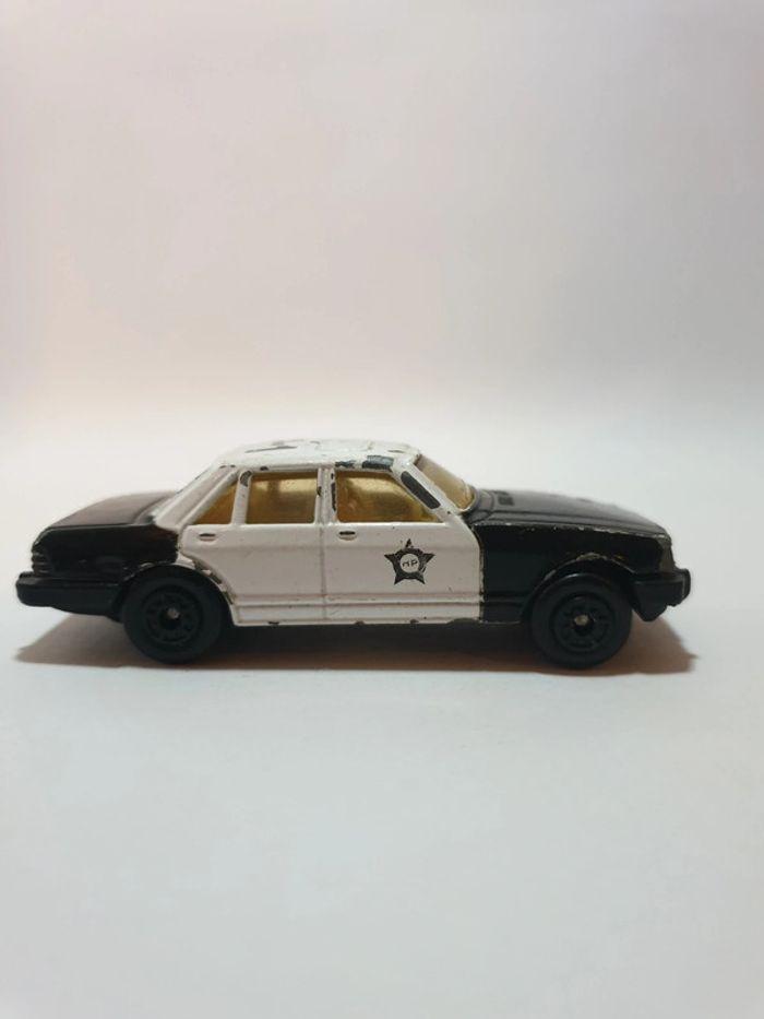 MC Toy Ford Granada 2.8 GL - 1/64 - photo numéro 5