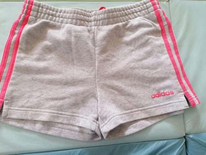 Short Adidas 14-15 ans XS - photo numéro 1