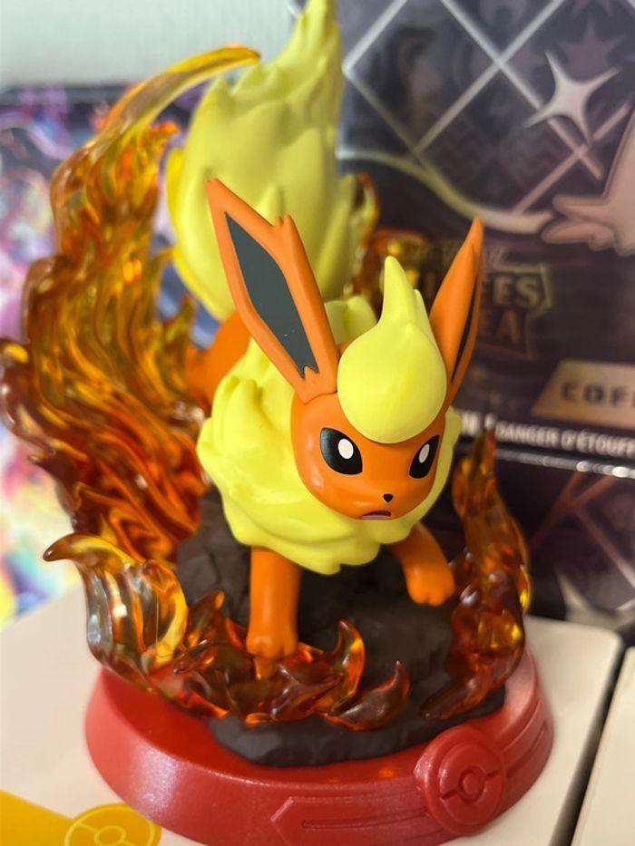 🔥 [PRO] Magnifique Duo de figurines Pyroli et Voltali Pokémon  neuve - boutique pro - Funism - photo numéro 18