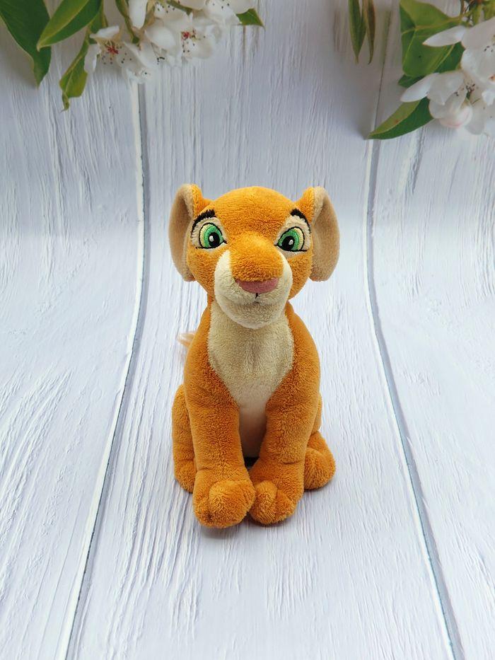 Doudou peluche Nala du roi lion DISNEYLAND PARIS 18 cm TBE - photo numéro 1