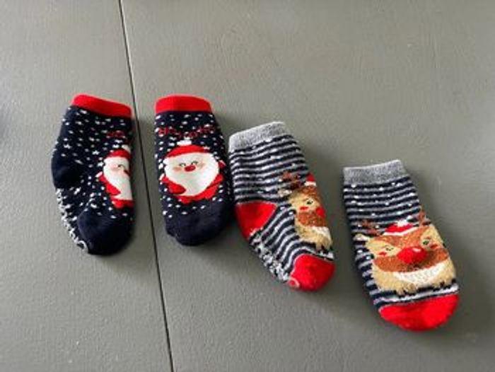 lot de 2 chaussettes antidérapantes 6 mois thème NOEL - photo numéro 1