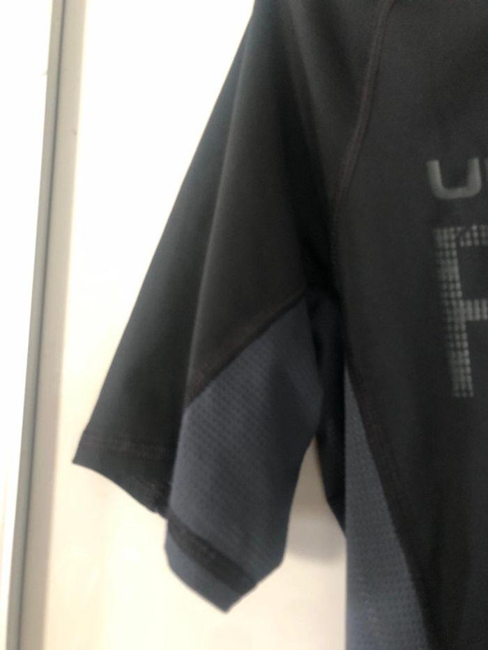 T.shirt , maillot Under Armour  . Taille S/XS - photo numéro 5