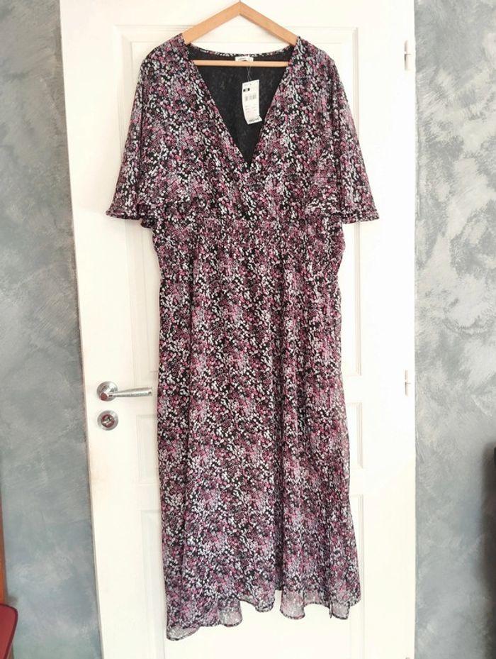 * Robe noire cache-coeur motif fleurs mauve-rose T54 Gémo - photo numéro 1