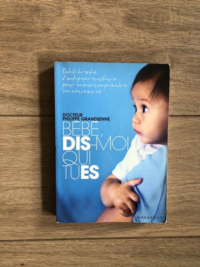 Livre bébé dis moi qui tu es