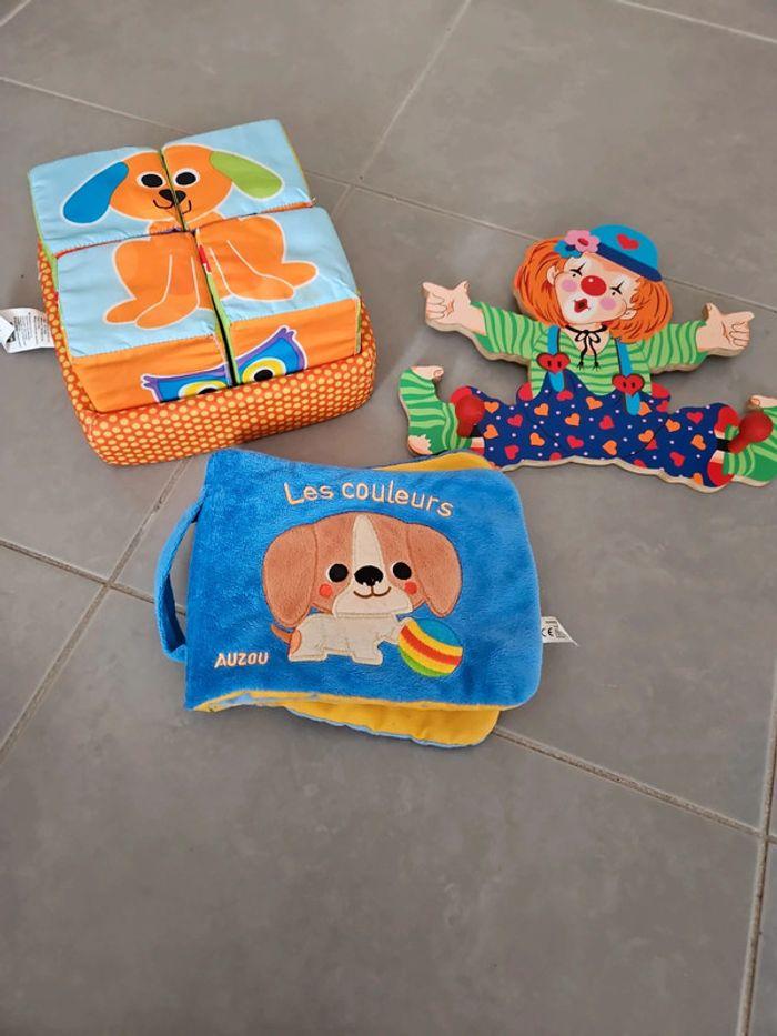 Lot jouets bébé et porte manteaux - photo numéro 1