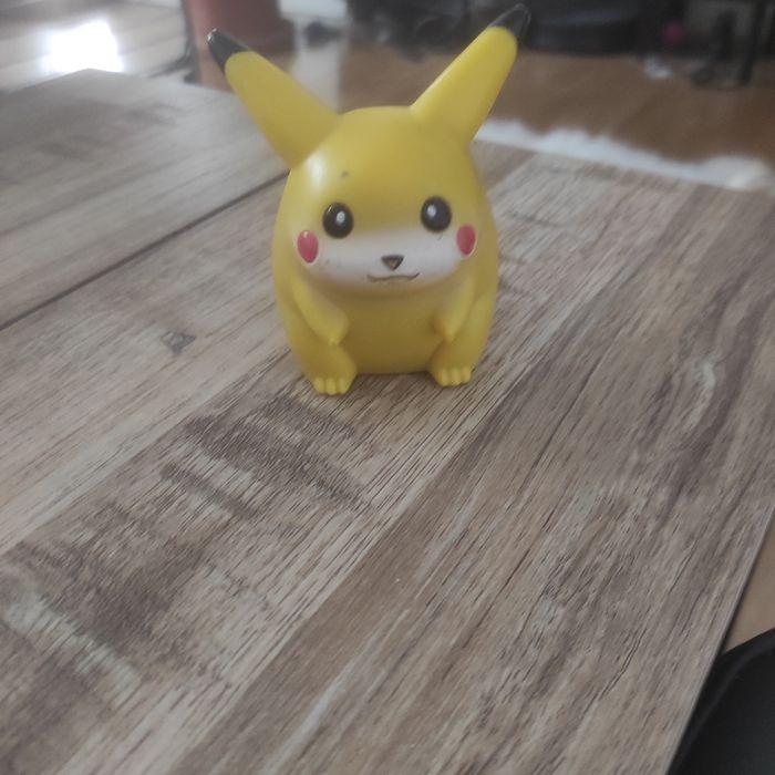 Figurine pokémon Pikachu - photo numéro 1