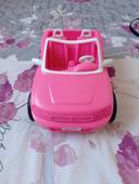 Voiture barbie rose.