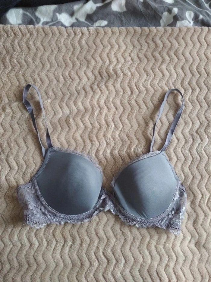 Soutien gorge gris dentelle - photo numéro 1