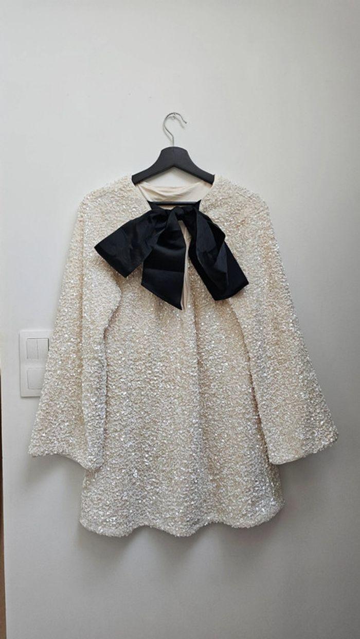 Robe blanche velours sequins noeud noir h&m viral - photo numéro 1