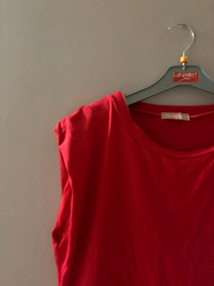 Robe rouge près du corps sans manches - photo numéro 2