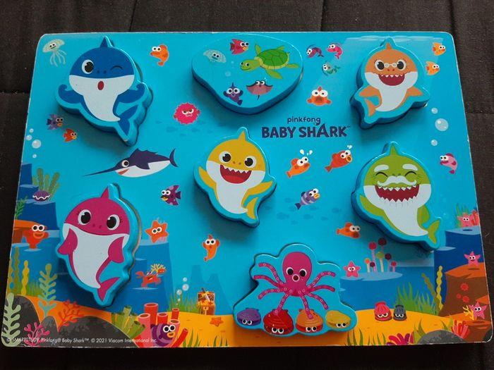 Lot de 3 puzzles en bois Peppa Pig, baby shark, train - photo numéro 2