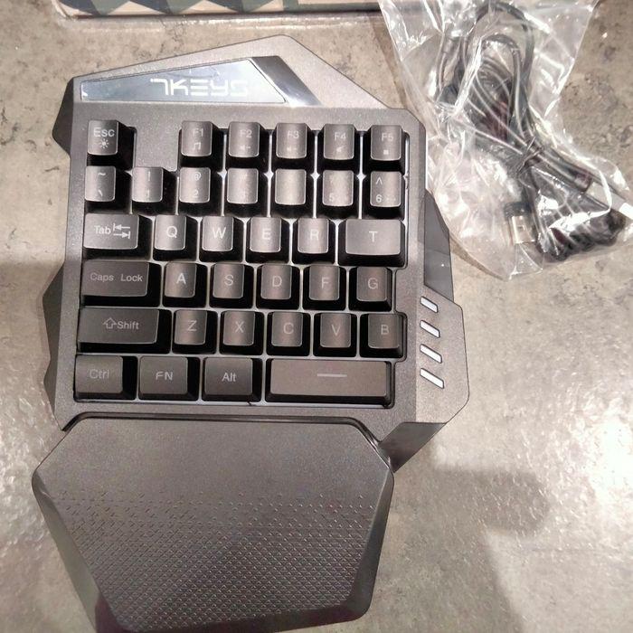 Single handedly gaming keyboard - photo numéro 1