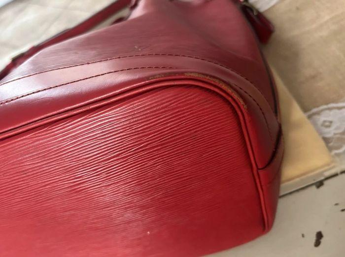 Sac rouge Louis Vuitton et porte feuille - photo numéro 4