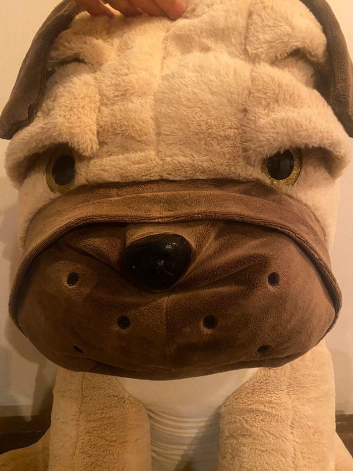 Chien peluche géant bulldog - photo numéro 2