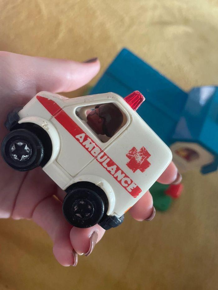 Maison TOMY 17 Run Funs Drive + ambulance 1991 - photo numéro 10