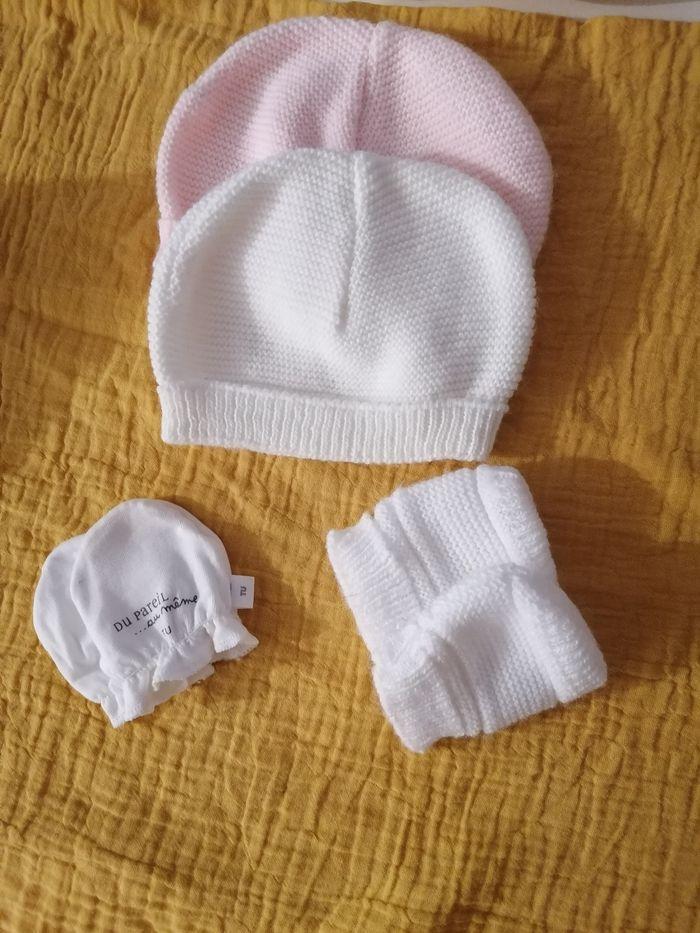 Lot bonnets et moufles, naissance