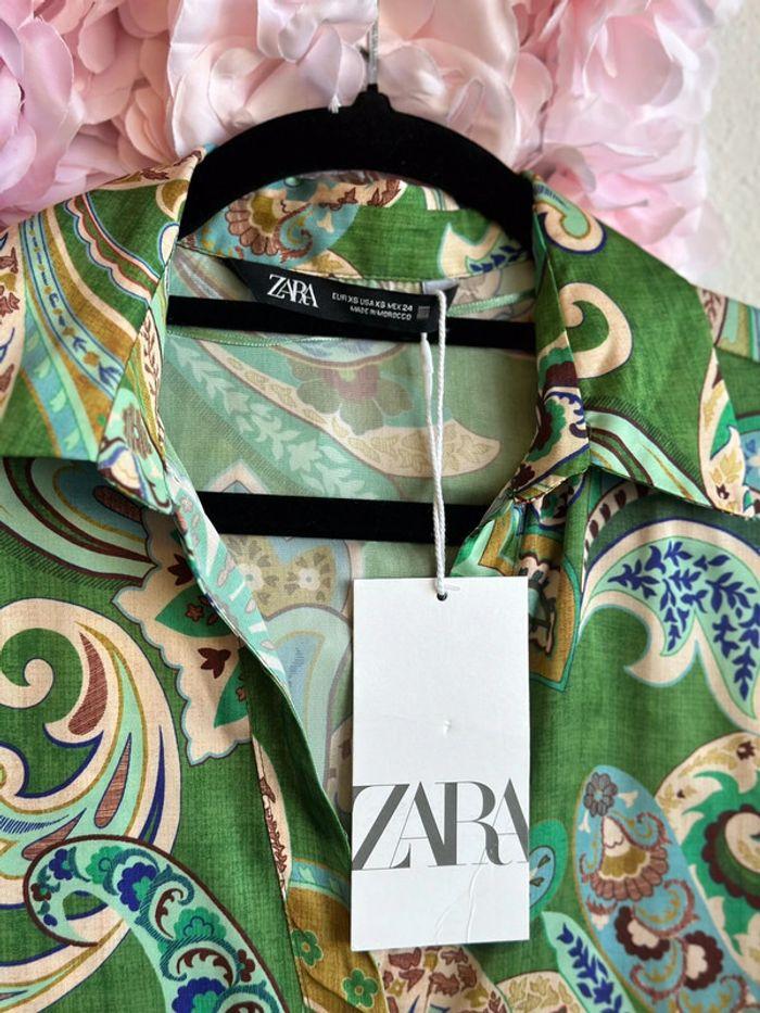 Chemise Zara effet satinée fluide verte à motifs cachemire taille XS oversize neuve - photo numéro 3