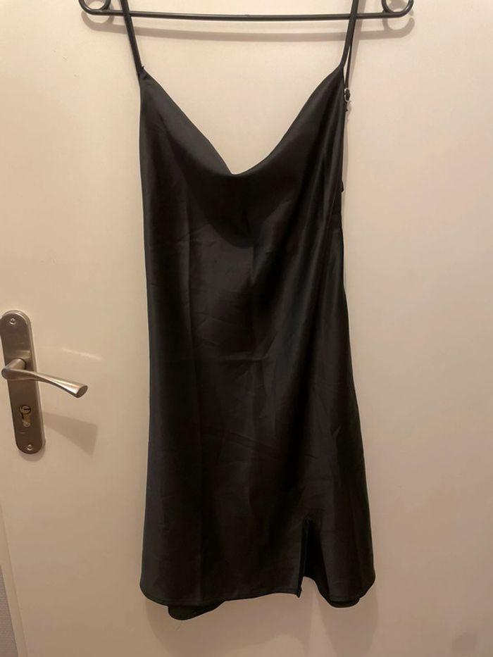 Robe de soirée satinée noir - photo numéro 2