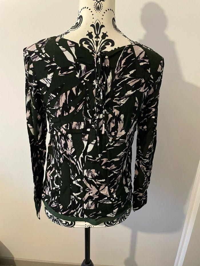 Blouse à manches longues vert foncé à motifs noir et blanc col V lacet dos Frnch taille M - photo numéro 4