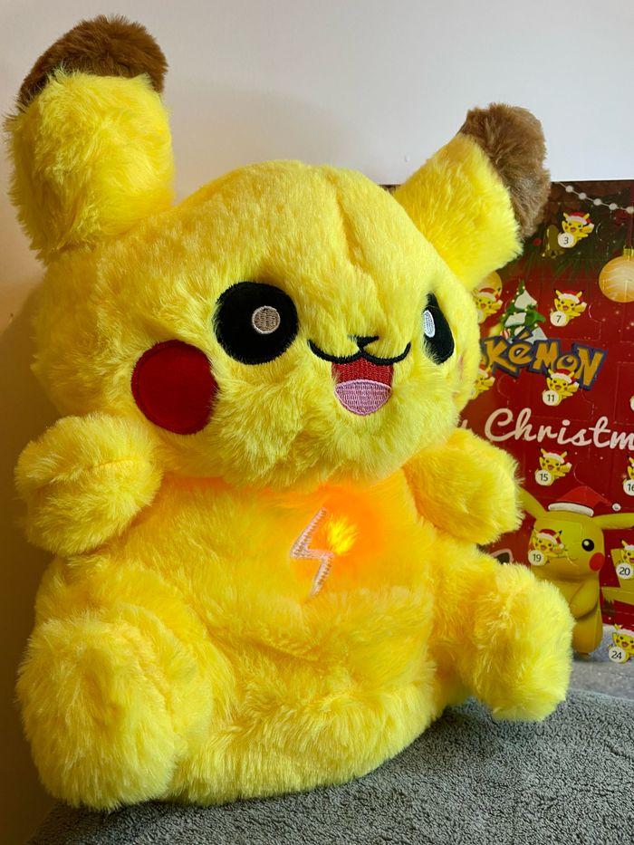 🎁🚨 OFFRE SPÉCIAL NOËL 🚨✨🎁🎅  Peluche lumineuserespirante PokémonPikachu + calendrier de l’Avent de Noël Pokémon - photo numéro 5