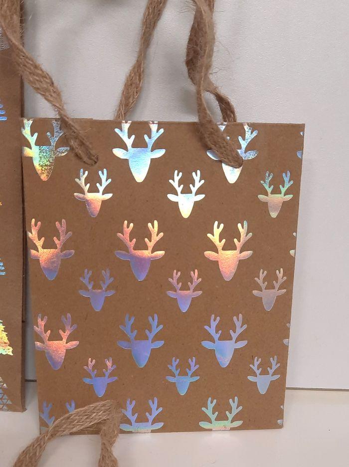 Lot de 4 sacs cadeaux en papier kraft avec motifs de Noël argentés - photo numéro 4