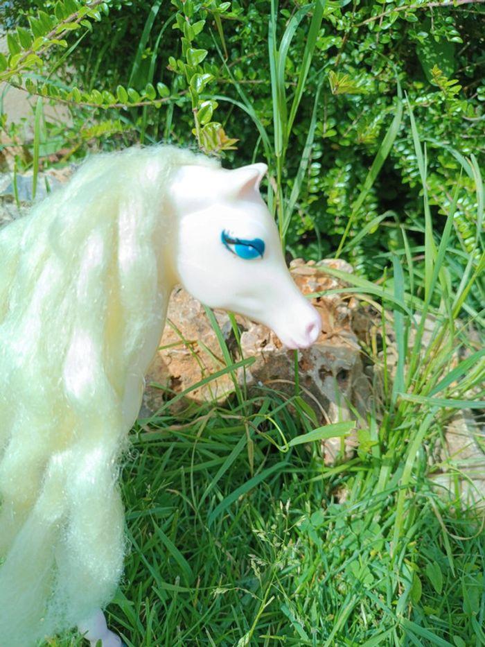 Cheval barbie blanc white mattel 2004 glitter paillette violet purple sparkling cendrillon sparkle - photo numéro 6