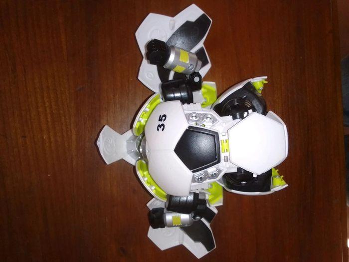 Robot transformer ballon de foot - photo numéro 2