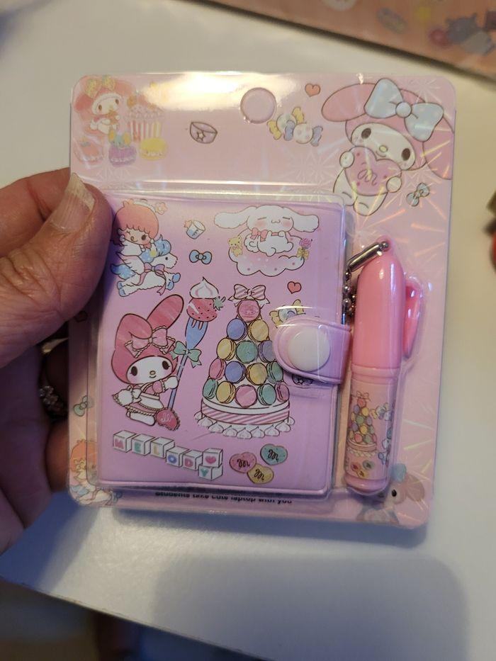 Carnet + stylo aux choix hello kitty - photo numéro 2