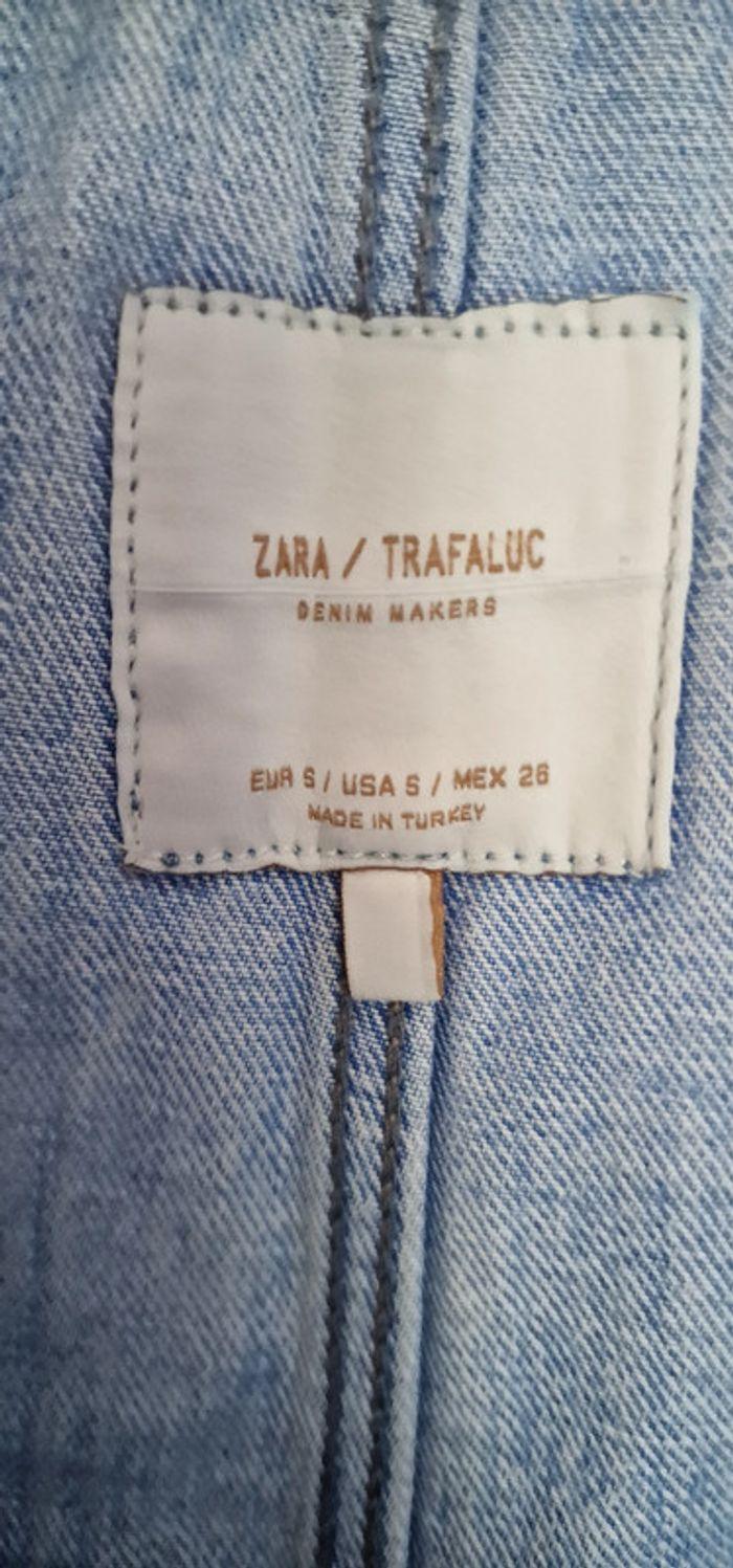 Salopette short jean oversize esprit 90's Zara taille S - Détails brodés - photo numéro 4